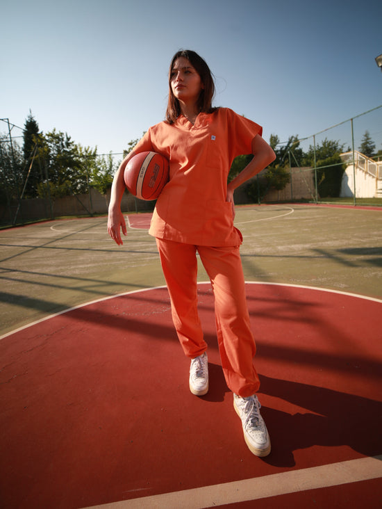 Moleuniform medikal üniformaları ile her türlü harekete hazırlıklı ol.