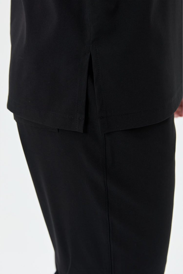 Secundus Fit siyah scrubs - yan görünüm ve şık tasarım