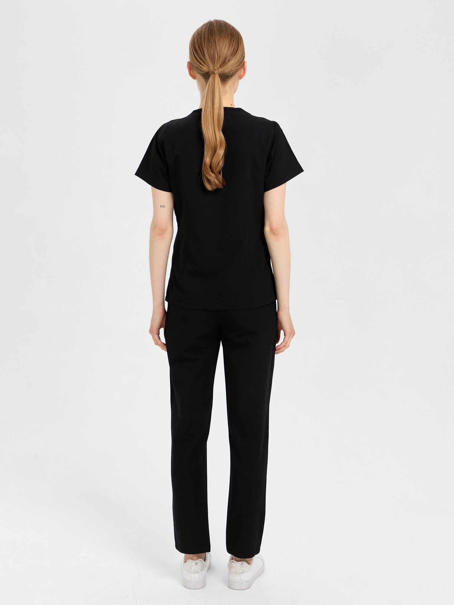 Primus Fit scrubs - arka görünüm ve profesyonel tasarım