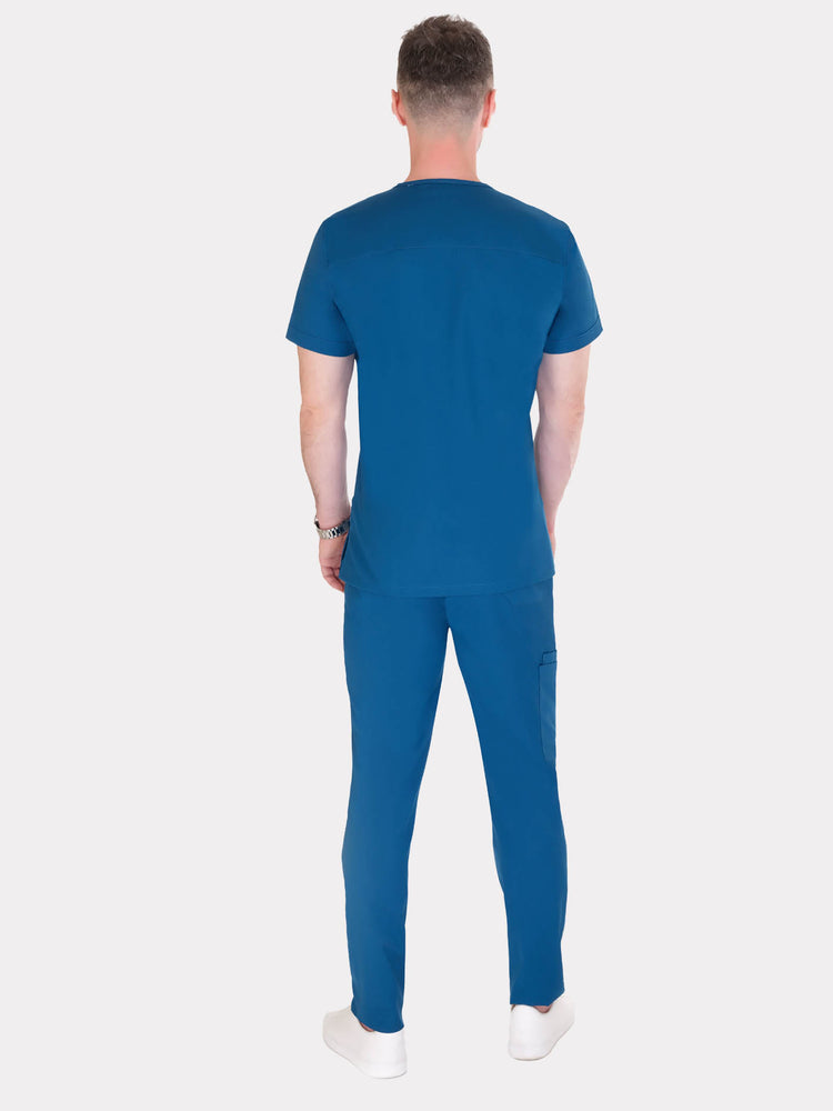 Primus Theca erkek scrubs - arka görünüm ve kumaş kalitesi