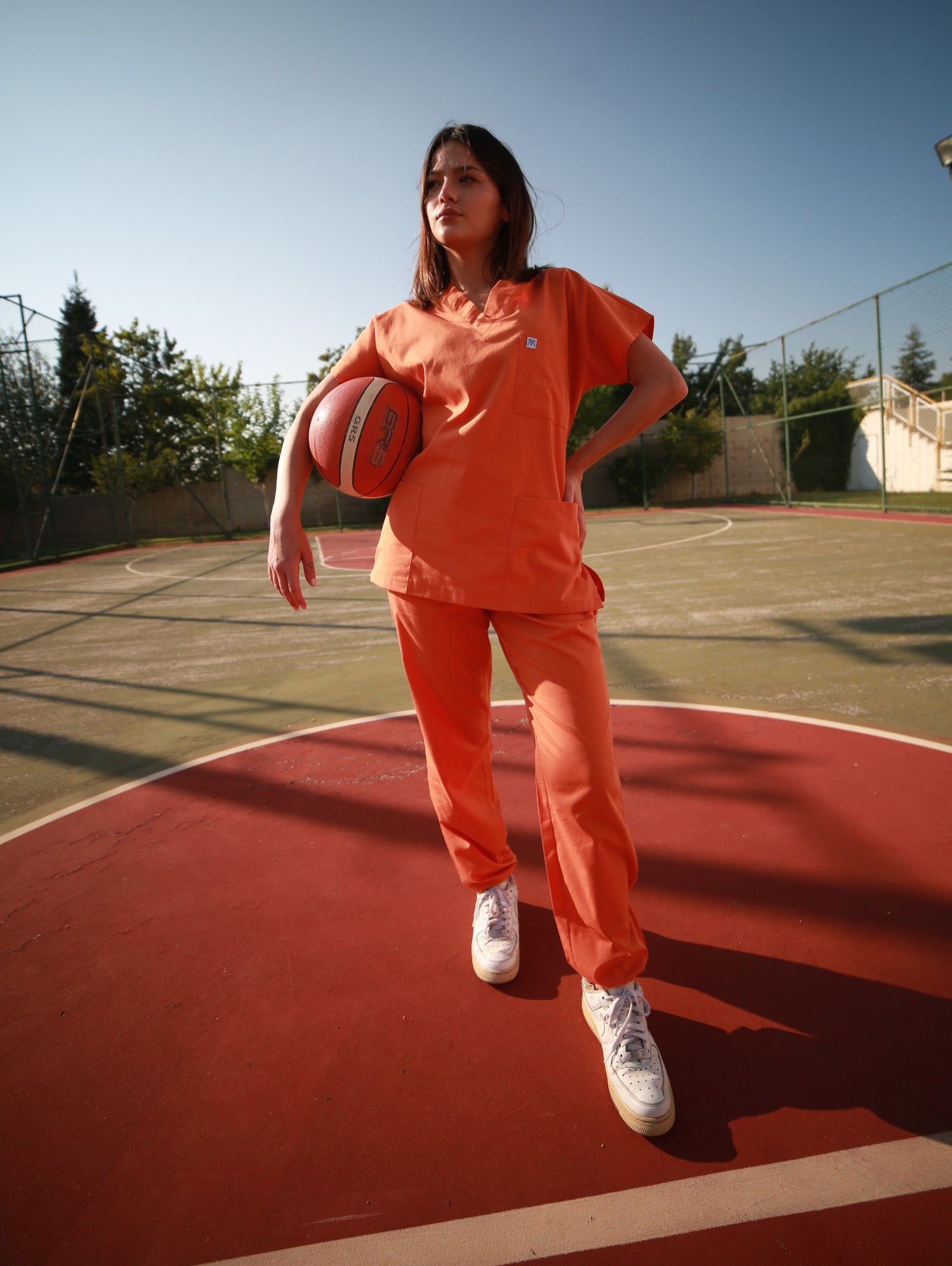 Moleuniform medikal üniformaları ile her türlü harekete hazırlıklı ol.