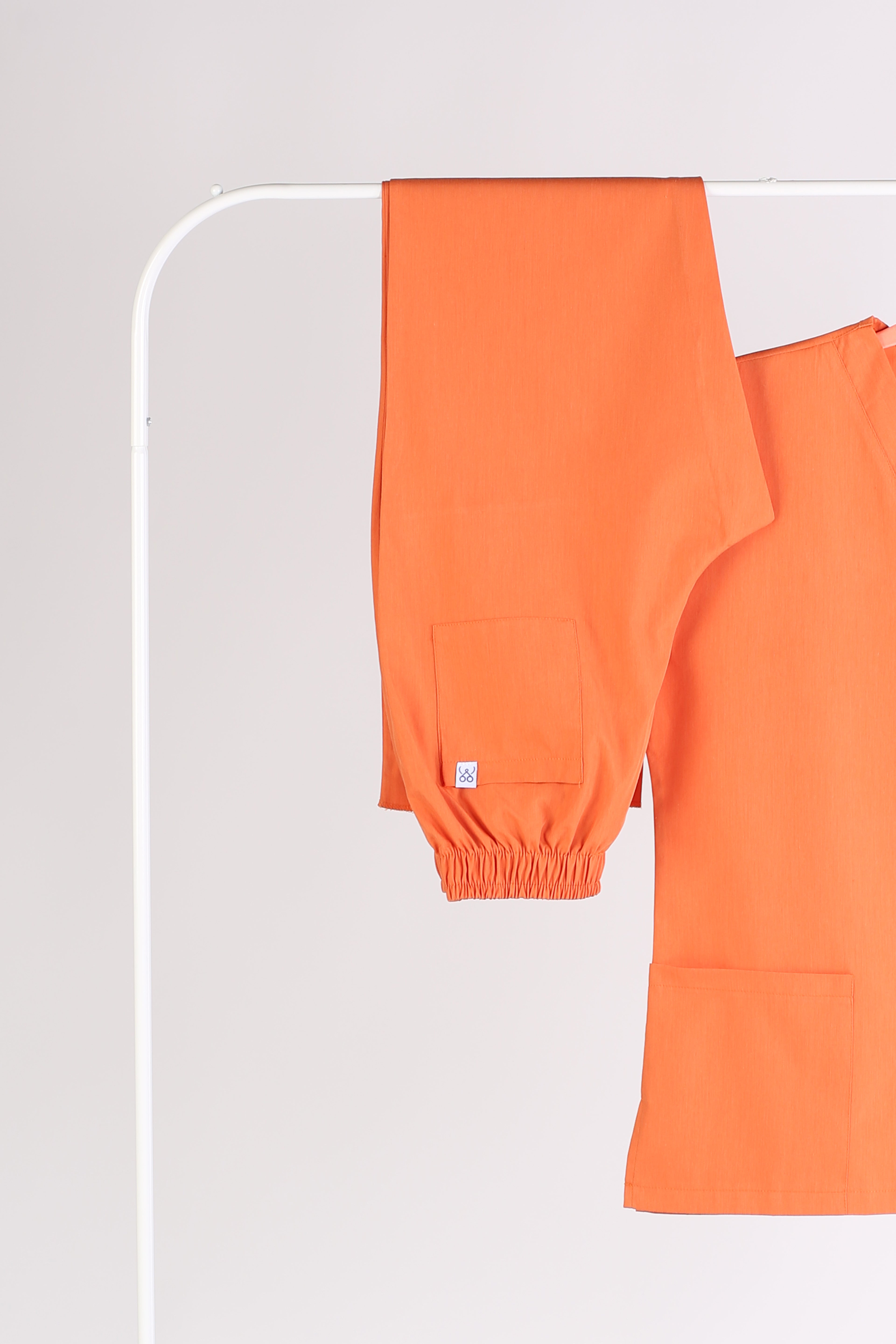 Tertius Turuncu Yarasa Kol V Yaka Unisex Scrubs Takım | Medikal İş Kıyafeti | Mole Uniform