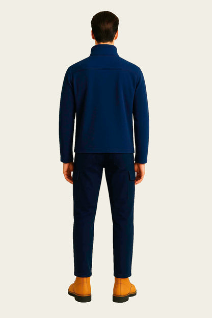Nefes alan ve su gecirmez teknik softshell kumas detay gorunumu.