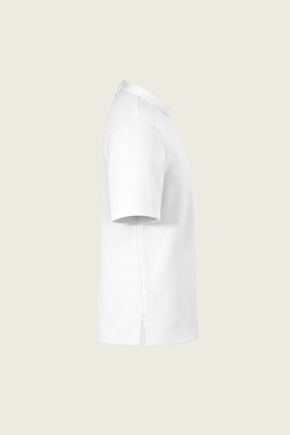 Beyaz aşçı tişörtü yaka detayı ve denetlenmiş kalite kumaş dokusu